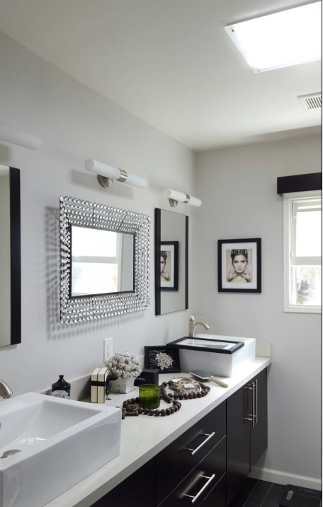 Modern Bath with Square JustFrost